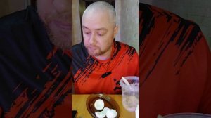 Ответы на вопросы. Грибы маринованные в сметане, яйца варёные и капуста квашеная. Мукбанг.