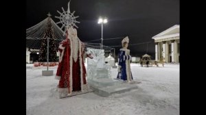 Ожившие фигуры в парке - Новогодняя сказка - Дед мороз и снегурочка