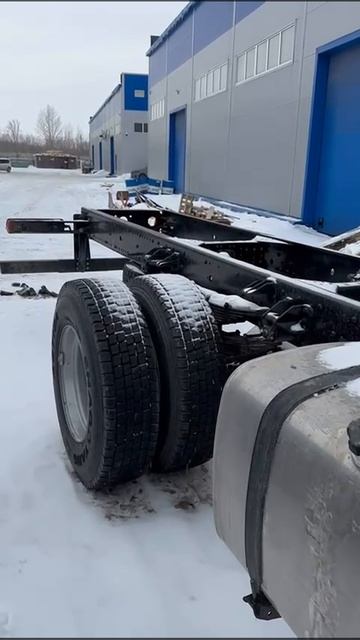 Шасси FAW 4х2, будем устанавливать бортовую платформу и КМУ... смотреть онлайн