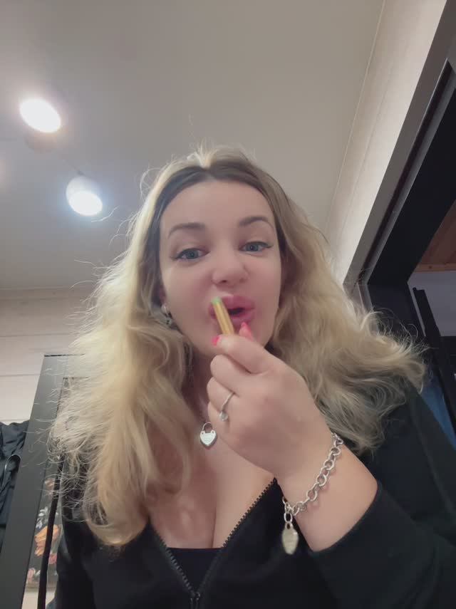 Машина с утра НЕ ЗАВОДИЛАСЬ😬😬😬 самая надежная КИТАЙСКАЯ машины 🚗 мукбанг завтракаю пью ☕️ кофе смотреть онлайн