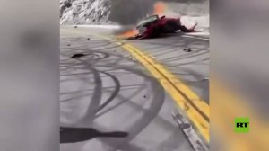 الولايات المتحدة.. تحطم سيارة فيراري في كاليفورنيا