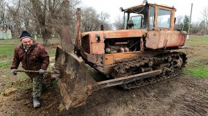 Василий Алексеевич открывает силосную яму. Редкие кадры!