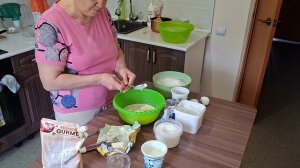 Будем печь пироги | Ставим тесто | Пироги с капустой и сайрой | Двое дома