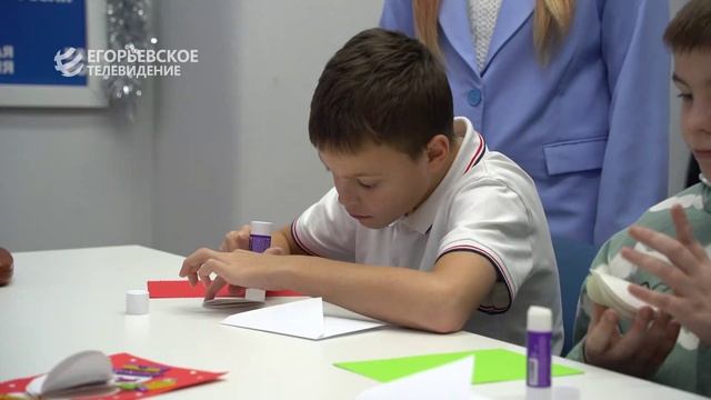 Глава округа принял участие в акции «Ёлка желаний». Он вручил подарок дочери участника СВО. смотреть онлайн