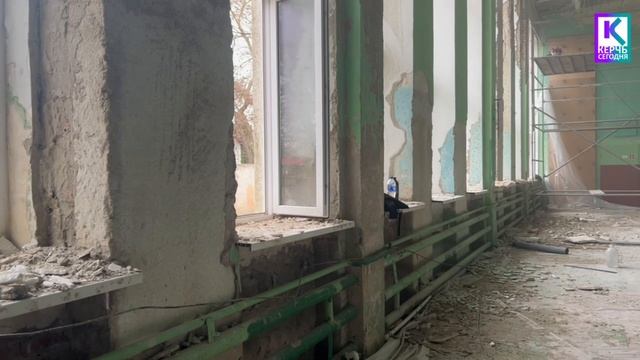 В керченской школе № 13 проводят капитальный ремонт спортзала смотреть онлайн