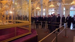 Лидеры СНГ в Эрмитаже послушали часы «Павлин», Санкт-Петербург, 22 декабря 2025 года