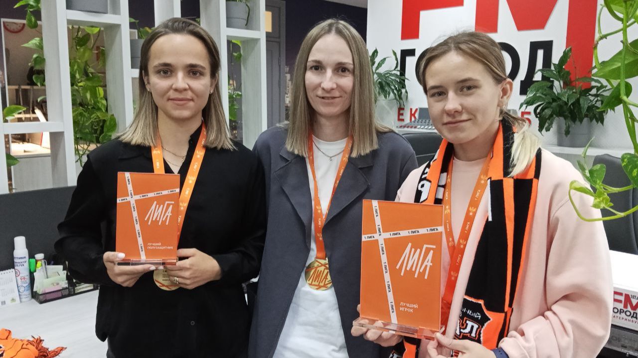 Как и зачем женщины играют в футбол? Да еще и чемпионами становятся. смотреть онлайн