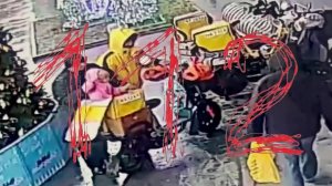 В Подмосковье курьеры перевозили детей в термосумках для продуктов.