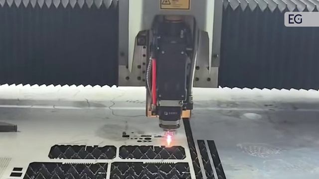 Лазерный режущий станок DF-6000w2827 смотреть онлайн