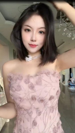 ОЧЕНЬ КРАСИВАЯ ДЕВУШКА ТАНЦУЕТ