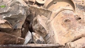 Строительство, дробление щебёнки