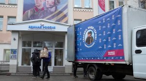 "Единая Россия" отправила 45-й гуманитарный конвой из Москвы в зону СВО.