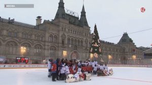 На площадке ГУМ-катка прошел хоккейный турнир