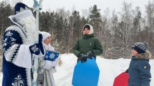 Встретили Деда Мороза в снежном лесу!