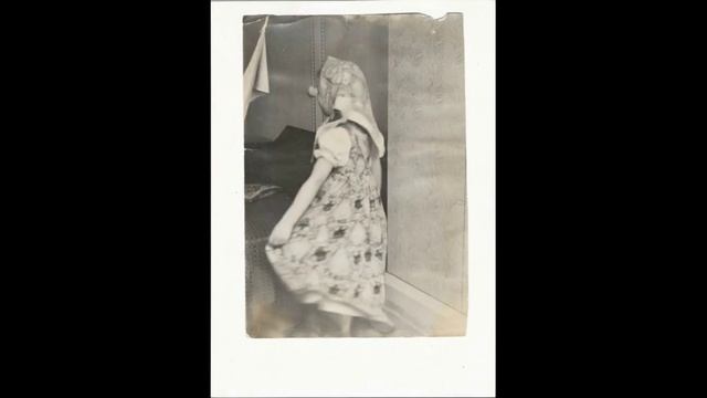 Видео на основе детских семейных фото обработанных ИИ.