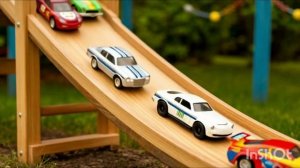 Разноцветные машинки едут с горки веселый мультик для детей интересная анимация для малышей