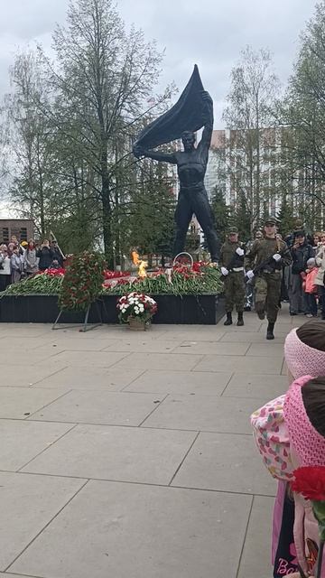 Смена караула у Вечного огня 9 мая 2025 г. Ижевск смотреть онлайн