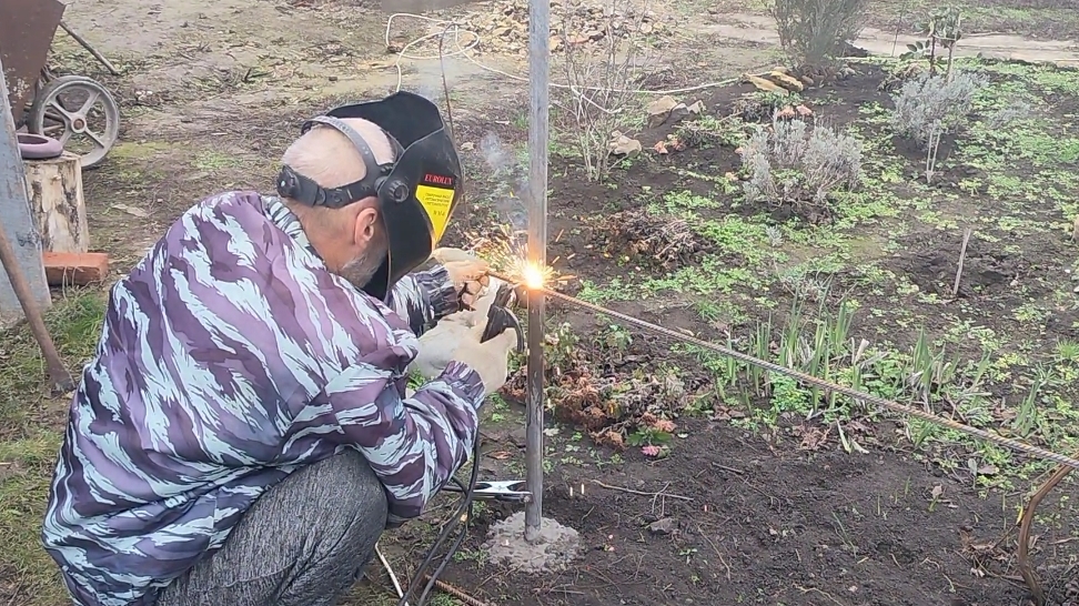 Варим, красим арку для винограда в  декабре. Блины. Жизнь станичная на пенсии. смотреть онлайн