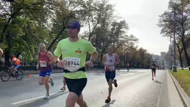 俄罗斯男子参加2025年莫斯科马拉松 || 祝你一切顺利，我的朋友 :) смотреть онлайн