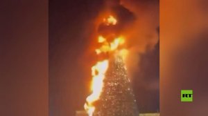 جورجيا.. احتراق شجرة عيد الميلاد الرئيسية بالكامل في مدينة جارداباني