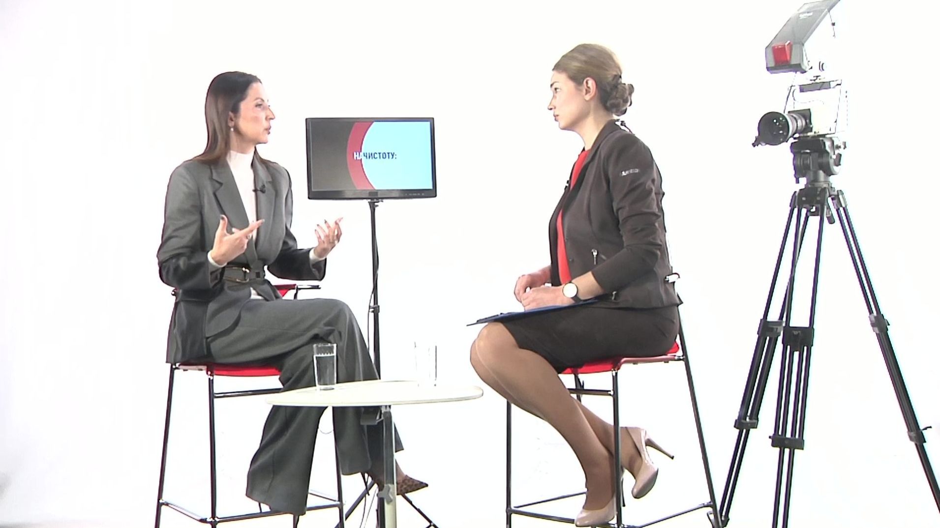 По одному сценарию