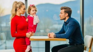 Она привела МАЛЕНЬКУЮ ДОЧЬ на свидание вслепую — но РЕАКЦИЯ одинокого ОТЦА изменила ВСЁ