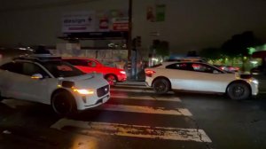 Беспилотные такси на сутки заблокировали движение в Сан-Франциско.