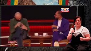 Камедиклабовцы сделали номер про самоизгнанных медиа-протестуток.