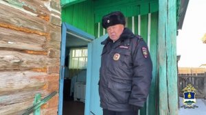 В Бурятии участковый уполномоченный полиции спас супругов, пострадавших от отравления угарным газом