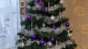 Сходили по магазинам. С внуками в кино. Украсили ёлку.