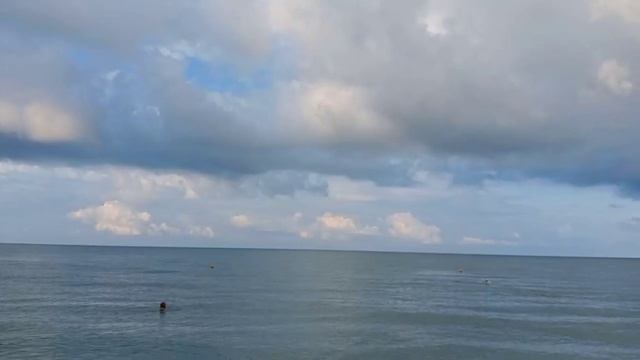 Раннее утро на пляже, облака, 27 июня 2023 год