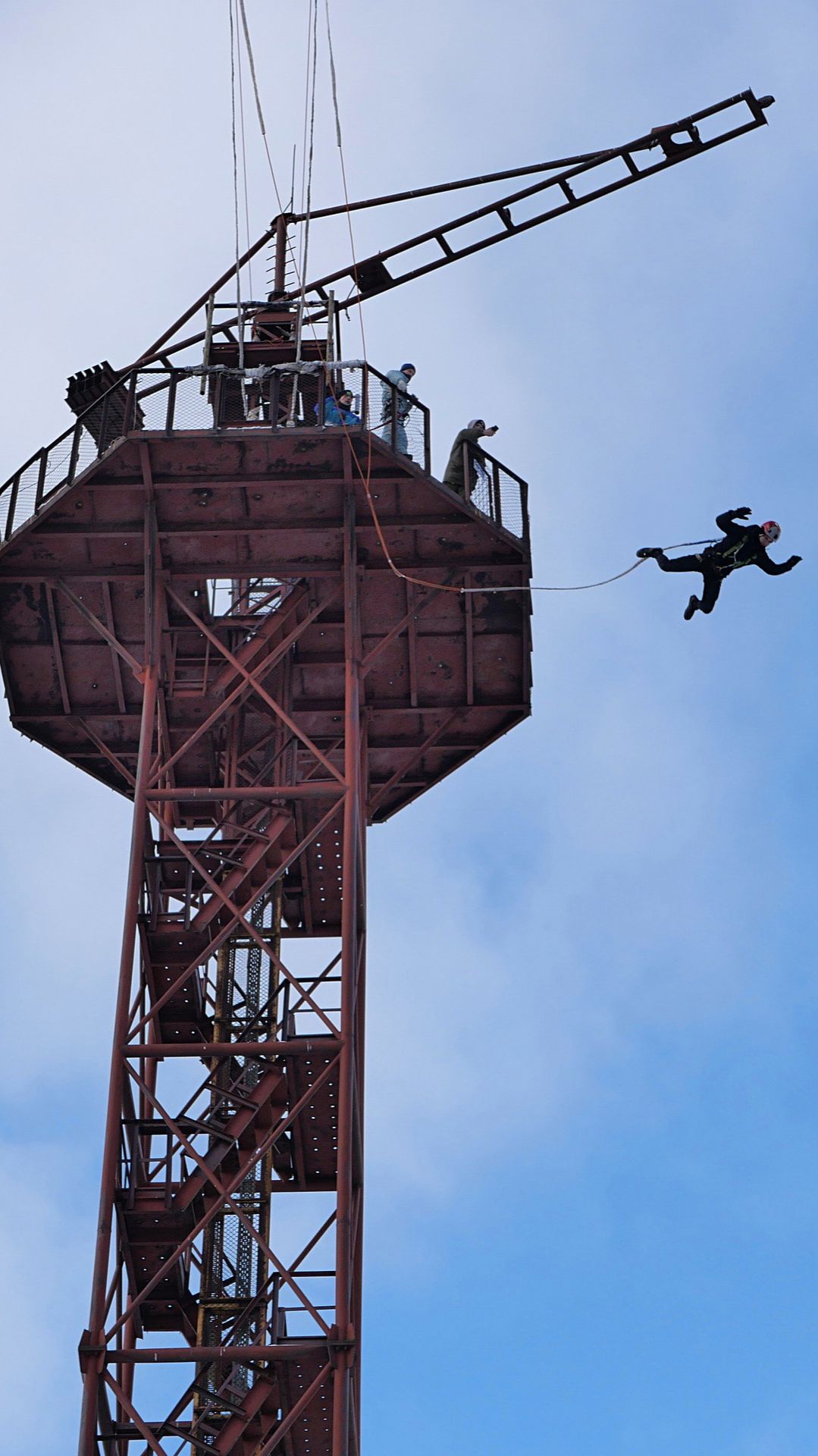 Роупджампинг, прыжок с веревкой с парашютной вышки: Экстремальные развлечения Агентства АХАА смотреть онлайн