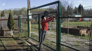 6 соток 23 апреля  2024 года. Хроника. Креплю лаги к воротом. Готовлю к обиванию штакетником.