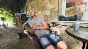 Влад стал пускать мыльные пузыри и Анфиса БРОСИЛАСЬ НАУТЕК!!!