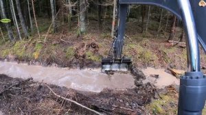 Строительство, дренажные работы на лесной дороге , продолжение