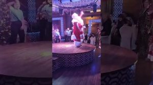 Танцующий Дед Мороз 23.12.25.