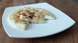 ГОРЯЧАЯ СЫРНАЯ ЛЕПЕШКА ИЗ ЛАВАША