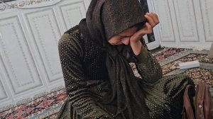 Пытаюсь найти Азаде и Сами, разместил объявление о пропаже людей в городе.