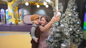 "Новогодний мульт-парад": Елизавета Арзамасова с сыном проведет экскурсию по "Союзмультфильму".