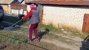 Продолжаем заниматься скважиной. Пришлось срочно менять шины у машины. 75 серия