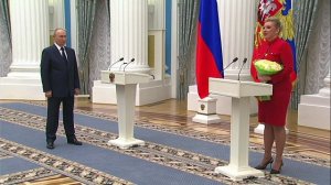 «Голос российской дипломатии»: Путин наградил Захарову