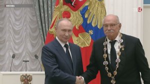 Путин вручил государственные награды выдающимся россиянам