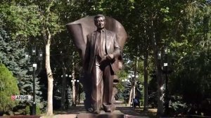 Скульптору Магомеду-Али Алиеву вручили золотую звезду за памятник Магомедали Магомедову