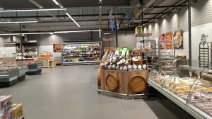 Новогодняя суета в супермаркете