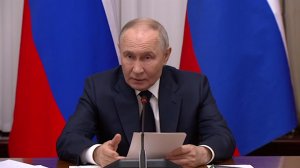 Путин поручил найти гибкое решение по поддержке многодетных семей при росте доходов.