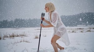 ВАЛЕН-РОК _ Антигламурный AI-гимн, возникший в горячечном бреду знакомой вам героини (узнаёте её_)