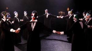 В театре сумрачных теней. Видео от ИИ.