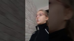 а ты любишь  маму