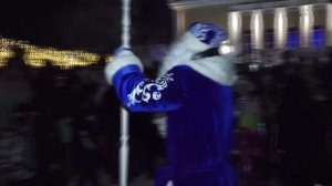 (22.12.2025) В Комсомольске у дворца "Авиастроителей" официально стартовали новогодние праздники