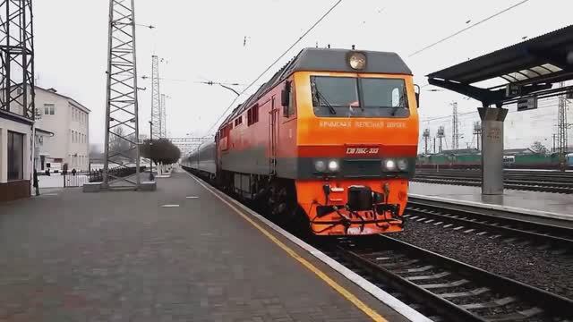ТЭП70БС с поездом Симферополь-Пермь прибывает на станцию Джанкой смотреть онлайн